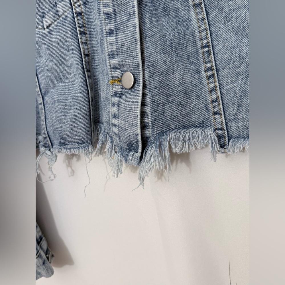 P.Cill Cropped Button Down Long Sleeve Denim Jacket Size Medium - Picture 4 of 12